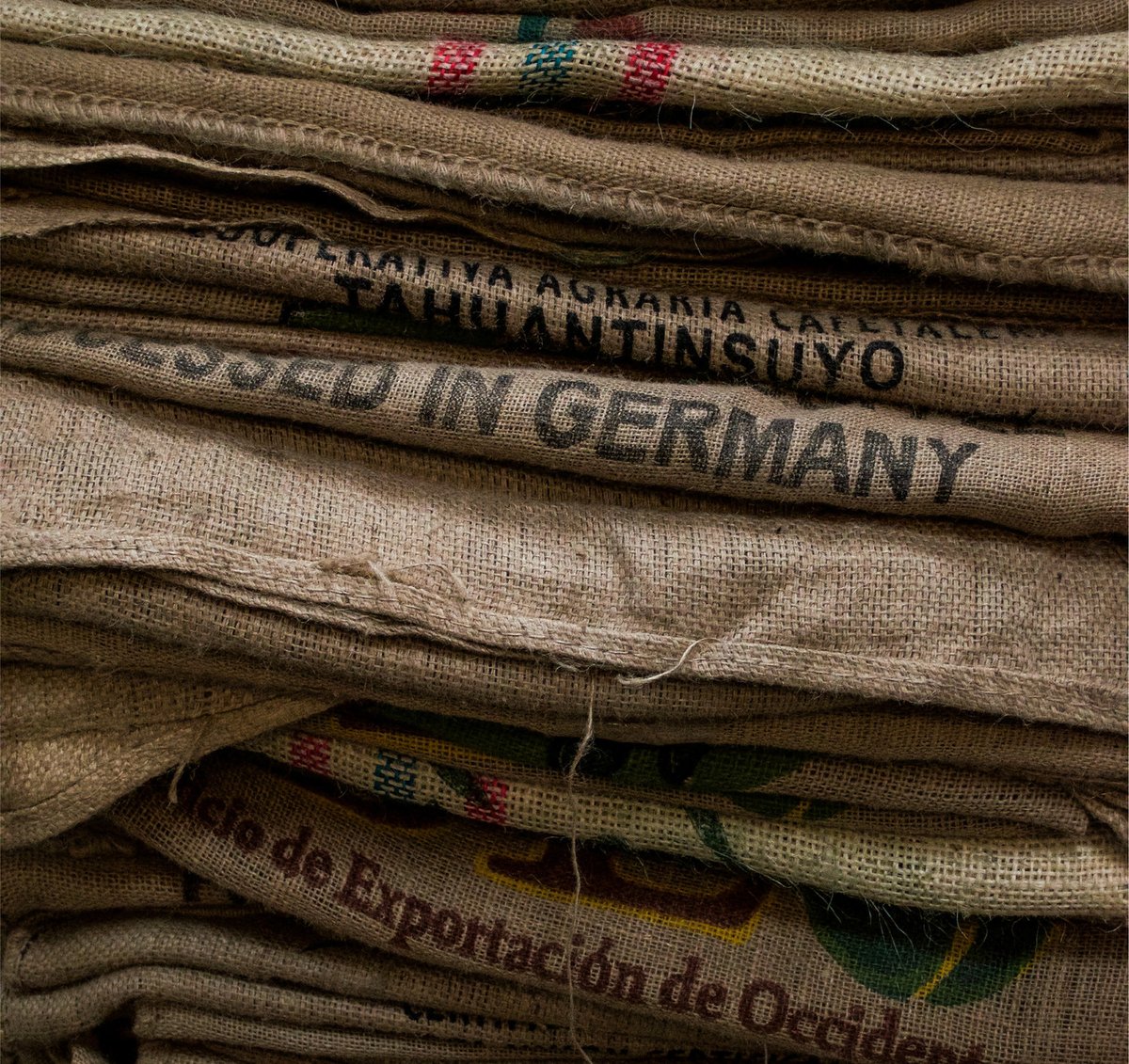 repurposedMATLS's tweet photo. IT'S CORN!!🌽🌽🌽🌽
OUR CUSTOMER: We sold a 500-sack bale to a New Mexico farmer who will be using the sacks to hold sweet corn he will harvest and then sell.  Dean, we appreciate your business!
#burlap #corn #ITSCORN #reuse #recycling #farmer #harvesting https://t.co/gA2cOTXDre