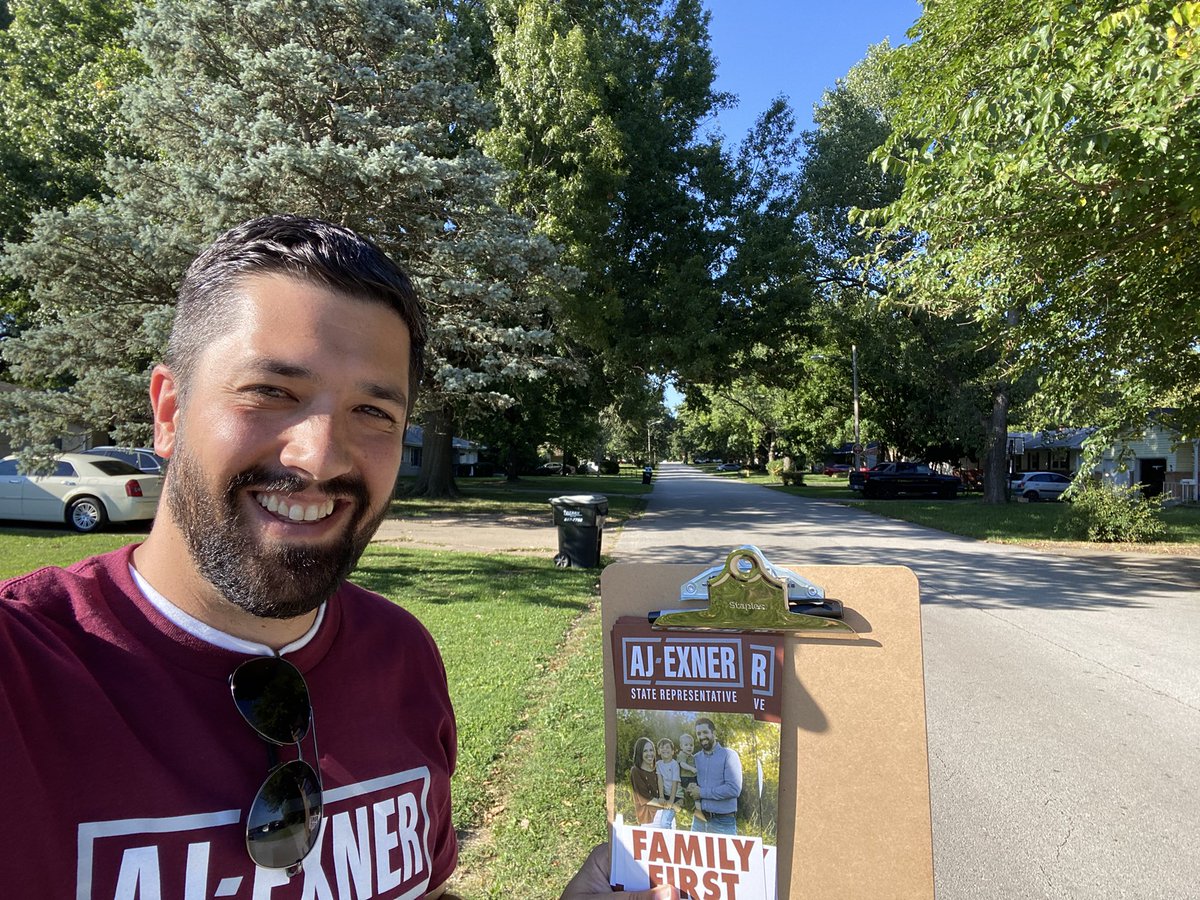 AJExner's tweet photo. Hey weather, if you want to stay like this for a while, I would be totally okay with that. 
.
.
.
57 days and counting 
#exner4mo #flipthishouseseat #moleg https://t.co/917vRzs7xC