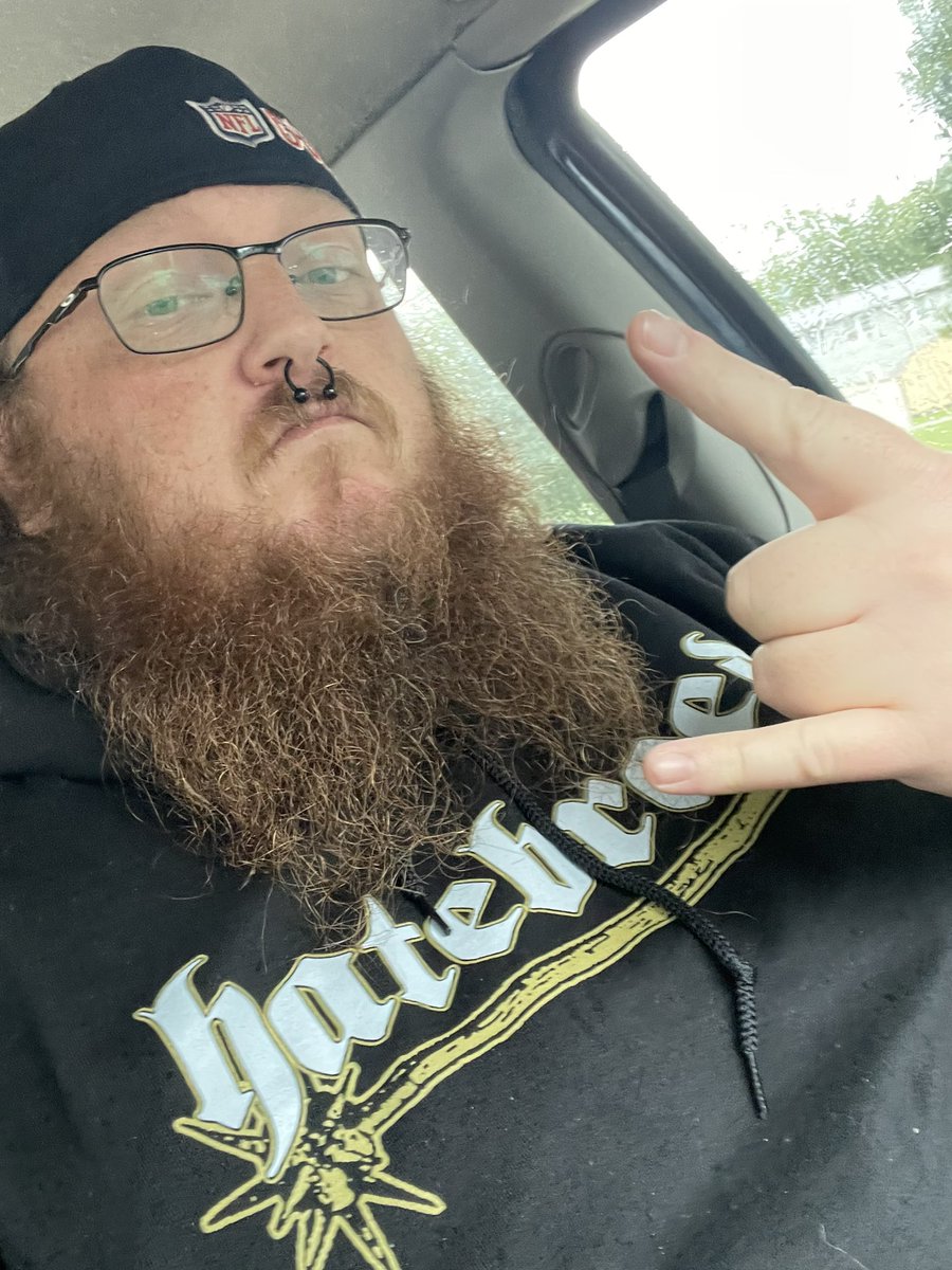 DaTacklebox's tweet photo. You want a weather pic @TomCoomes? How about this one showing temps have dipped low enough for me to debut my new @hatebreed hoodie? #BornToBleed #FightingToSucceed https://t.co/a6ZMf4ATFa