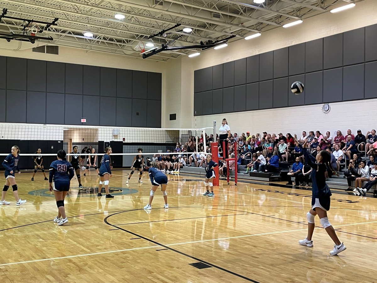 ClmsRaiders's tweet photo. Raiders Volleyball season opener versus the Chasco Chargers, great crowd supporting the girls! https://t.co/smKzpF7Nnh