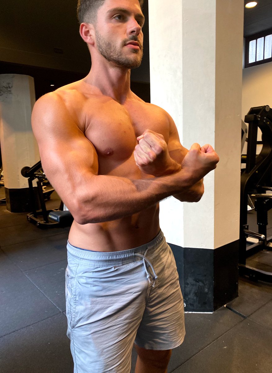 GuilleChoa's tweet photo. Los gymbros somos los mejores 😏
Gymbros are the best 💪🏻 https://t.co/agr557JNv2