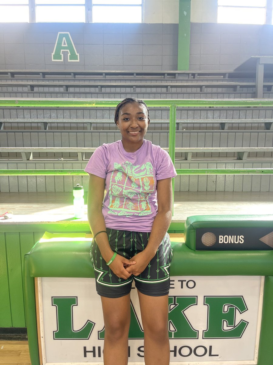 Our new Lady Hornet of the week is Senior <a href="/itzbrookeee_/">Brooklyn Harris</a> ! She started leading us this summer and has continued through preseason! She has pushed herself and her teammates! She has stepped up to the challenge we have given her! She has been giving 120 percent!