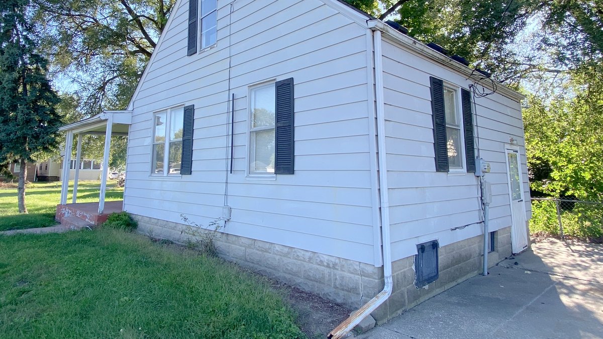 JGkeepitreal's tweet photo. New Listing: 1207 Wolfe St., Springfield, IL
1 bed, 1 bath, 1,300 sq. ft. $22,000.  Definitely a handyman special. Welcoming inspections, selling as-is. Call Daniel Nika. 217.971.3383. #jgteam https://t.co/0ycXMivtQO. https://t.co/NOcxqxRPl2