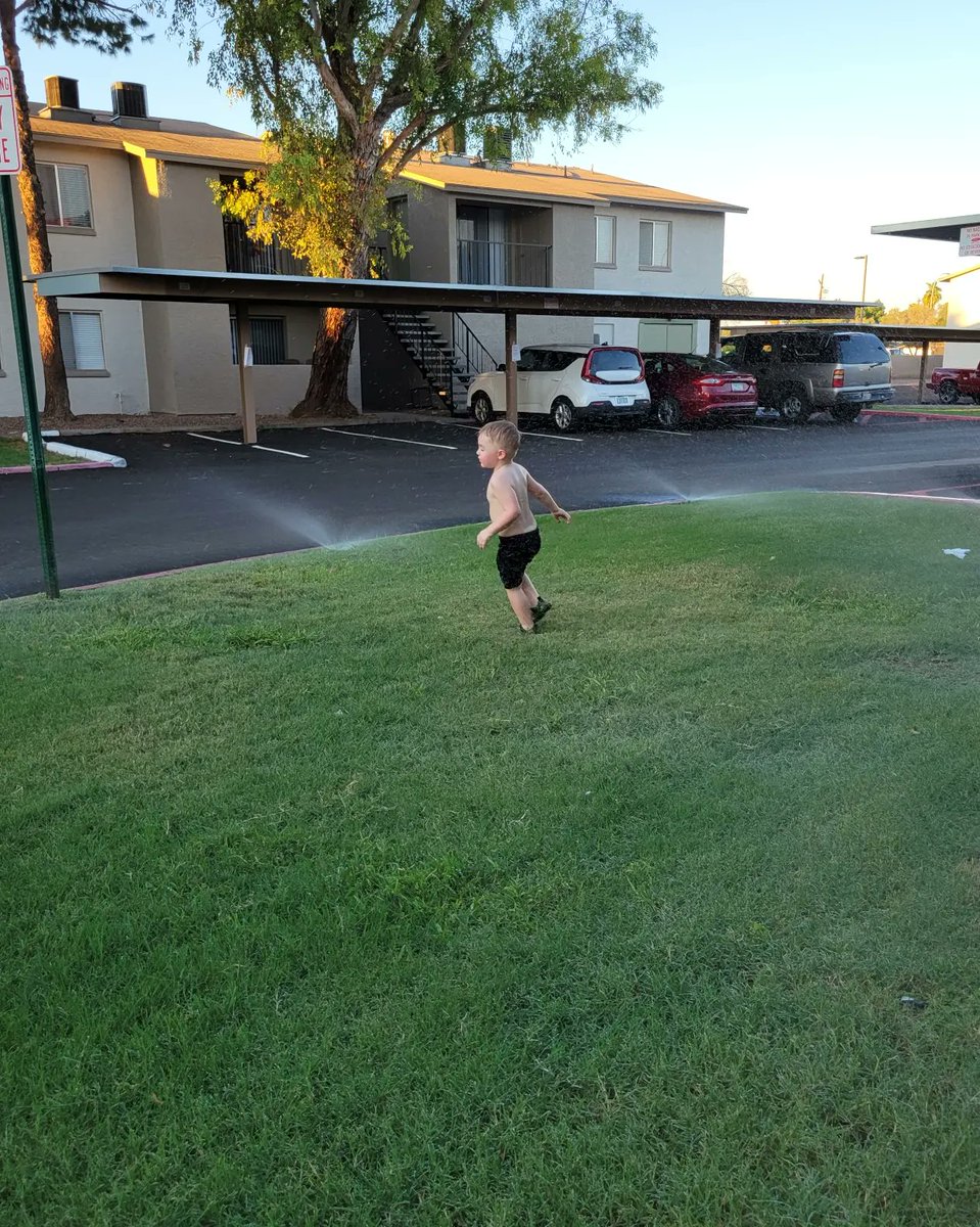 _shayhan's tweet photo. When life turns on the sprinklers, you run through them.💕 https://t.co/CyNHYsk6C4