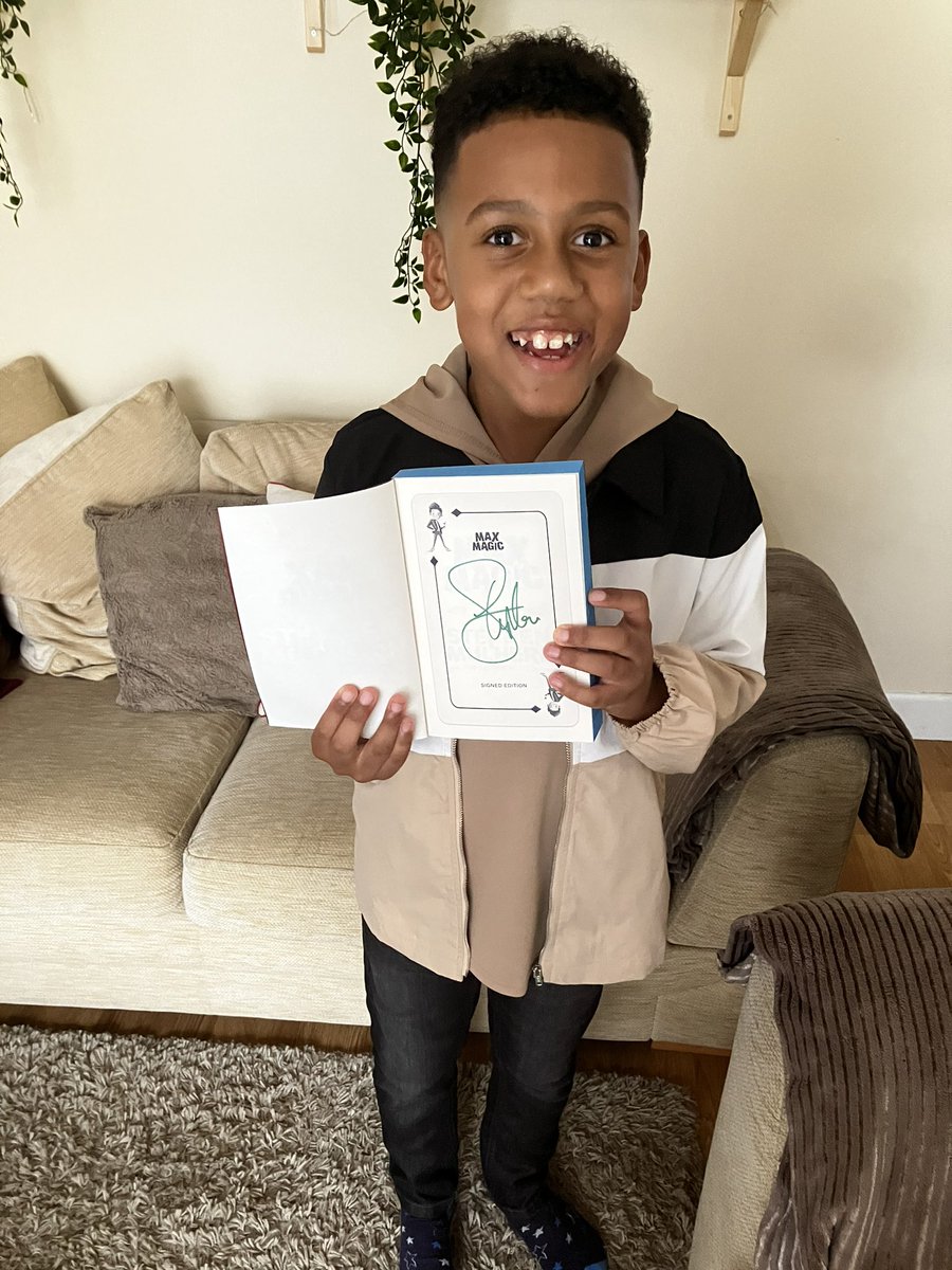 Queenie_2312's tweet image. Happy as Larry he is ! #MagicMax 

@StephenMulhern 🪄