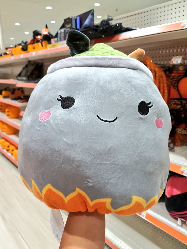 joowapagames's tweet photo. can someone tell me what this plushie is supposed to be ??? 😭😭😭😭 https://t.co/u55N7yhIq7