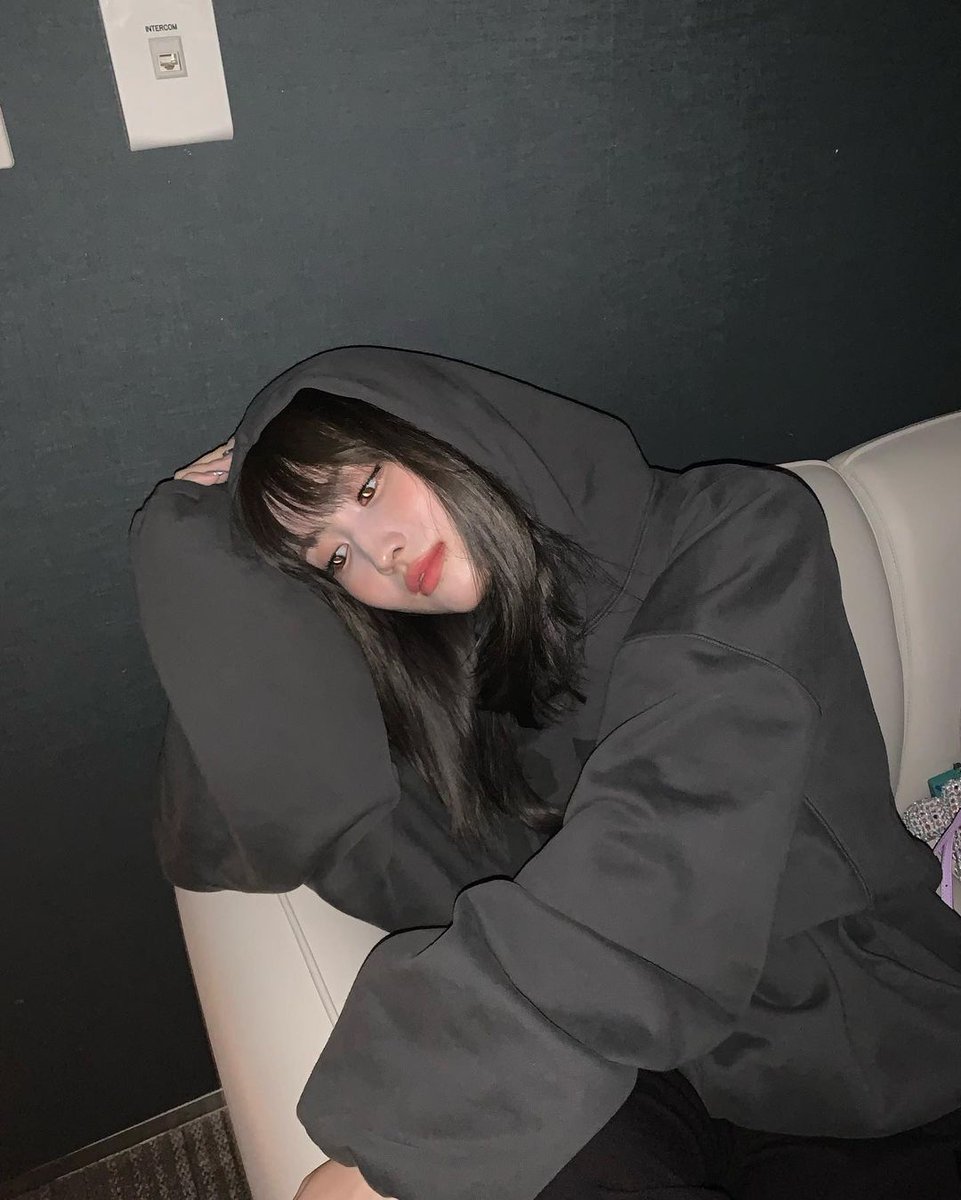 mmpicss's tweet photo. Momo's Instagram update. #MOMO #모모 https://t.co/GtlHBpIAsR