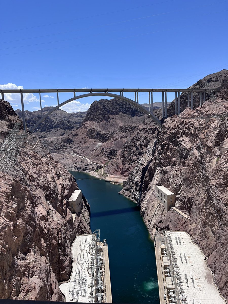 wanderlustwives's tweet photo. Itโs time for #Top4Themes with #Top4Bridges
Our hosts are: @fionamusiclakes @LiveaMemory @gfreetraveler @Giselleinmotion
๐NYC
๐Washington
๐Oregon
๐Nevada https://t.co/JnvDb9T3Vl