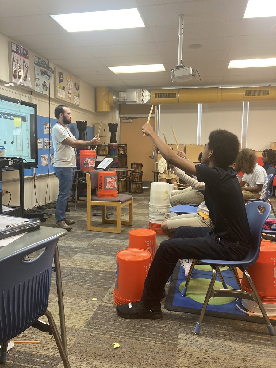 DesireeMatia's tweet photo. It’s #nationalartsineducationweek, and I’m so thankful for our amazing arts teachers like Mr. Scheiber, reinforcing classroom procedures and fundamentals in drumming! #BecauseOfArtsEd #ArtsEdWeek @PropelSchools https://t.co/lJ6OTIw4mk
