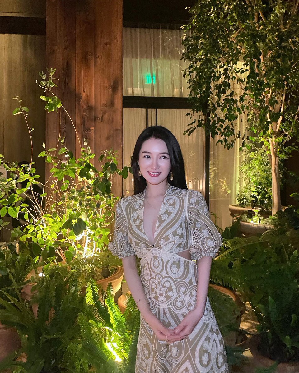 lramdeva1's tweet image. Women’s are like stars, there are millions of them, but only one can make your dreams come true.