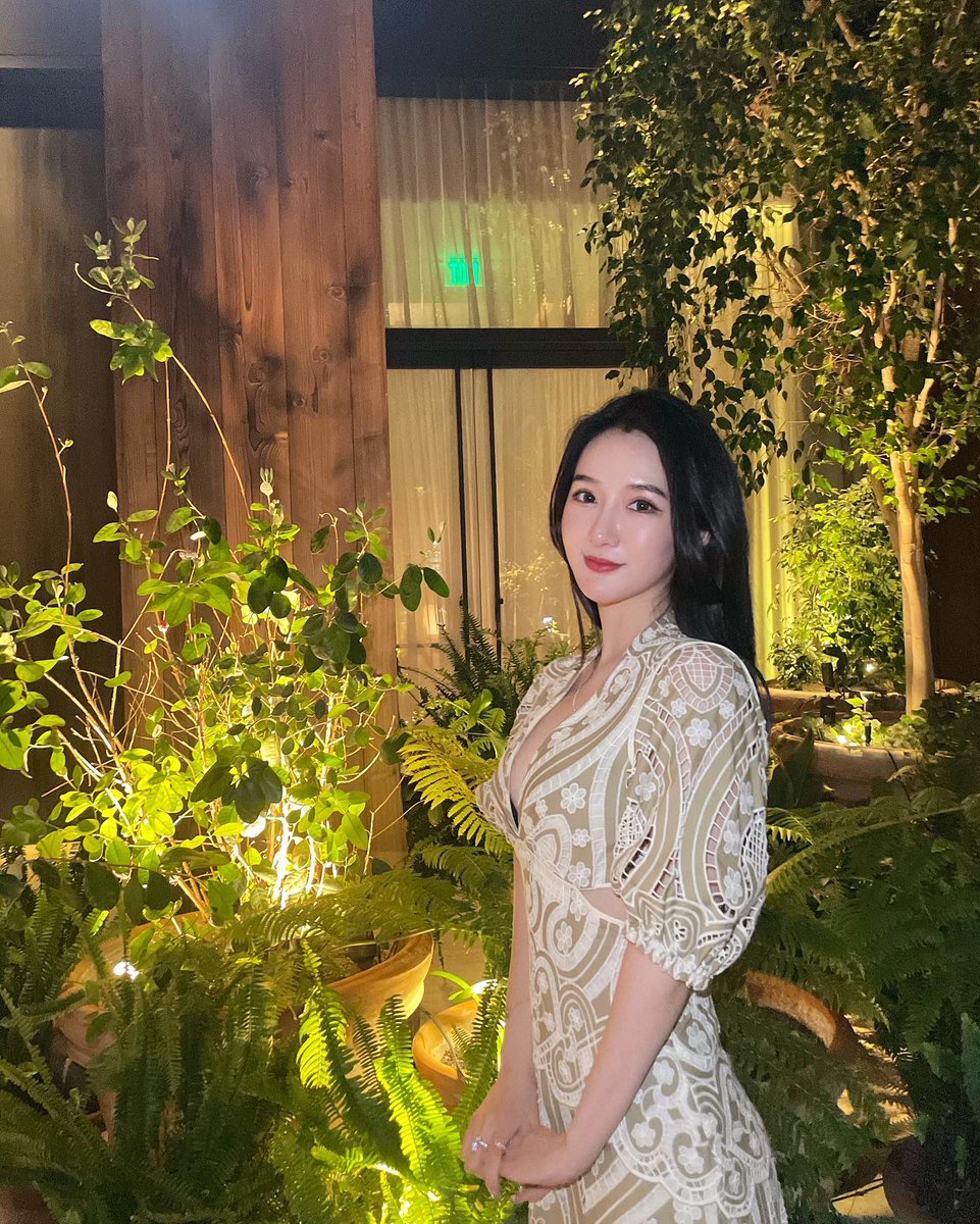 lramdeva1's tweet image. Women’s are like stars, there are millions of them, but only one can make your dreams come true.