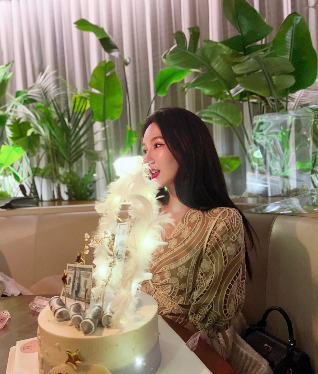 lramdeva1's tweet image. Women’s are like stars, there are millions of them, but only one can make your dreams come true.