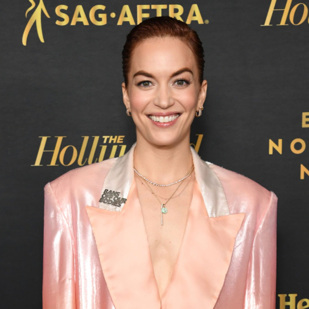 CastJewelry's tweet photo. #CastSpotted: @brittle attends the Pre-Emmy @hollywoodreporter Event, looking fab in our Brilliant Pendant in Vintage Mint ✨
.
Styled by @_jzg
.
.
.
#brittlower #styledbyjzg #twgartists #severance #emmys2022 https://t.co/QVsftBPKVC