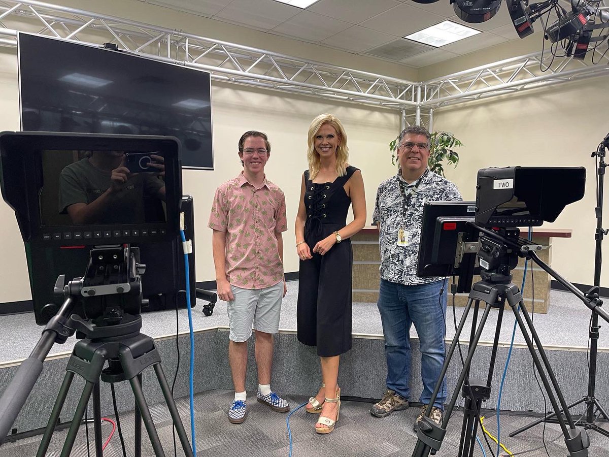 kvhswalker's tweet image. Thank you to @12NewsKrystle from Ch 12 News for spending the morning with KVHS at Verrado HS. Awesome interview, insights into being on TV and tips for our weather segment. #1verrado