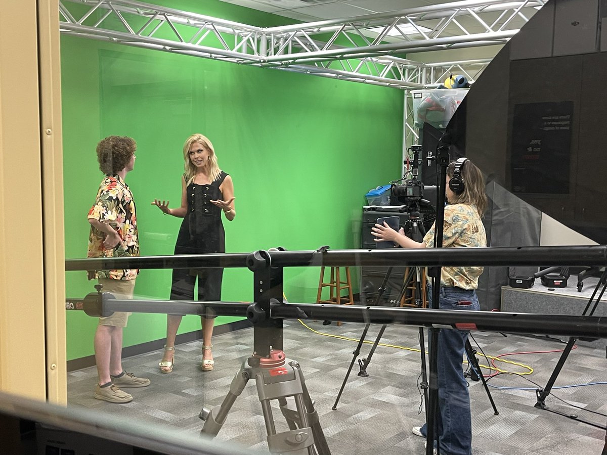 kvhswalker's tweet image. Thank you to @12NewsKrystle from Ch 12 News for spending the morning with KVHS at Verrado HS. Awesome interview, insights into being on TV and tips for our weather segment. #1verrado