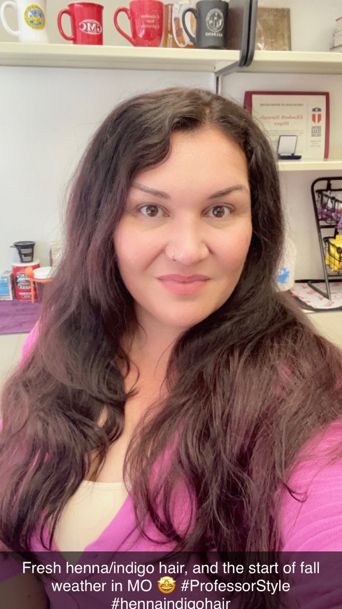 elizabethhayes8's tweet image. Fresh henna/indigo hair and the start of fall weather in MO 🤩 #ProfessorStyle #hennaindigohair