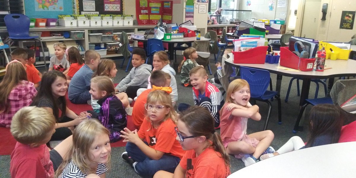 MayerFirstGrade's tweet photo. Our FIRST turn and talk, FIRST Star of the Week, FIRST class picture, and my FIRST set of twins!! ❤ #GSDPride #PeaceLoveParsons #MediaMonday https://t.co/oXCRtMTDqA