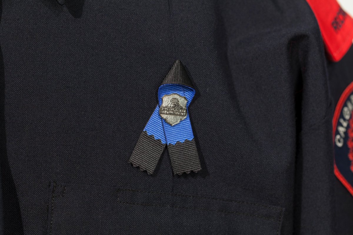 CalgaryPolice's tweet photo. It is with immense sadness that we mourn the loss of the Toronto Police Service officer who was shot and killed in the line of duty earlier today. The TPS officer made the ultimate sacrifice, upheld the oath to serve and protect, and gave their life to save the lives of others. https://t.co/MU43b4b4cH