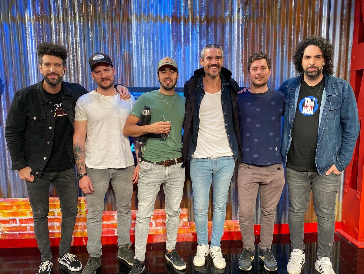 bandasoporte's tweet photo. HOY 22hs. programón de #BaSo con @OTROMAMBO en nuestro living, para charlar de este gran regreso de @LaTrastiendaBA que se viene 💪🏻
Lunes 22hs. por la pantalla de @quieromusicatv 📺 https://t.co/tpRUc29QBB