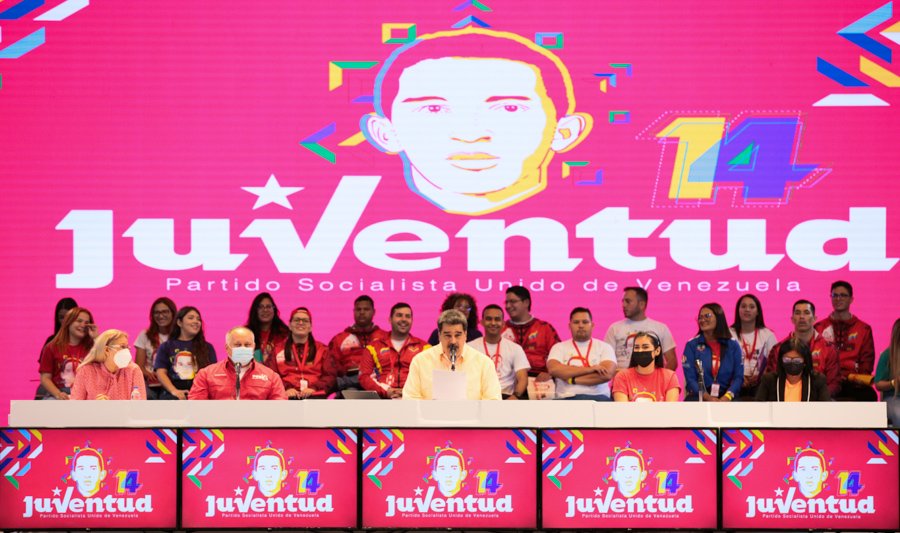 MinTrabajoVE's tweet photo. Pdte @NicolasMaduro ordenó:
"Revitalizar y relanzar la Escuela Nacional de Formación de la Juventud Antonio José de Sucre para formar políticamente, ideológicamente e integralmente a los líderes y lideresas que tenemos".
#14AñosJPSUV
#LaPazNosUne https://t.co/TpBXQNrzrO