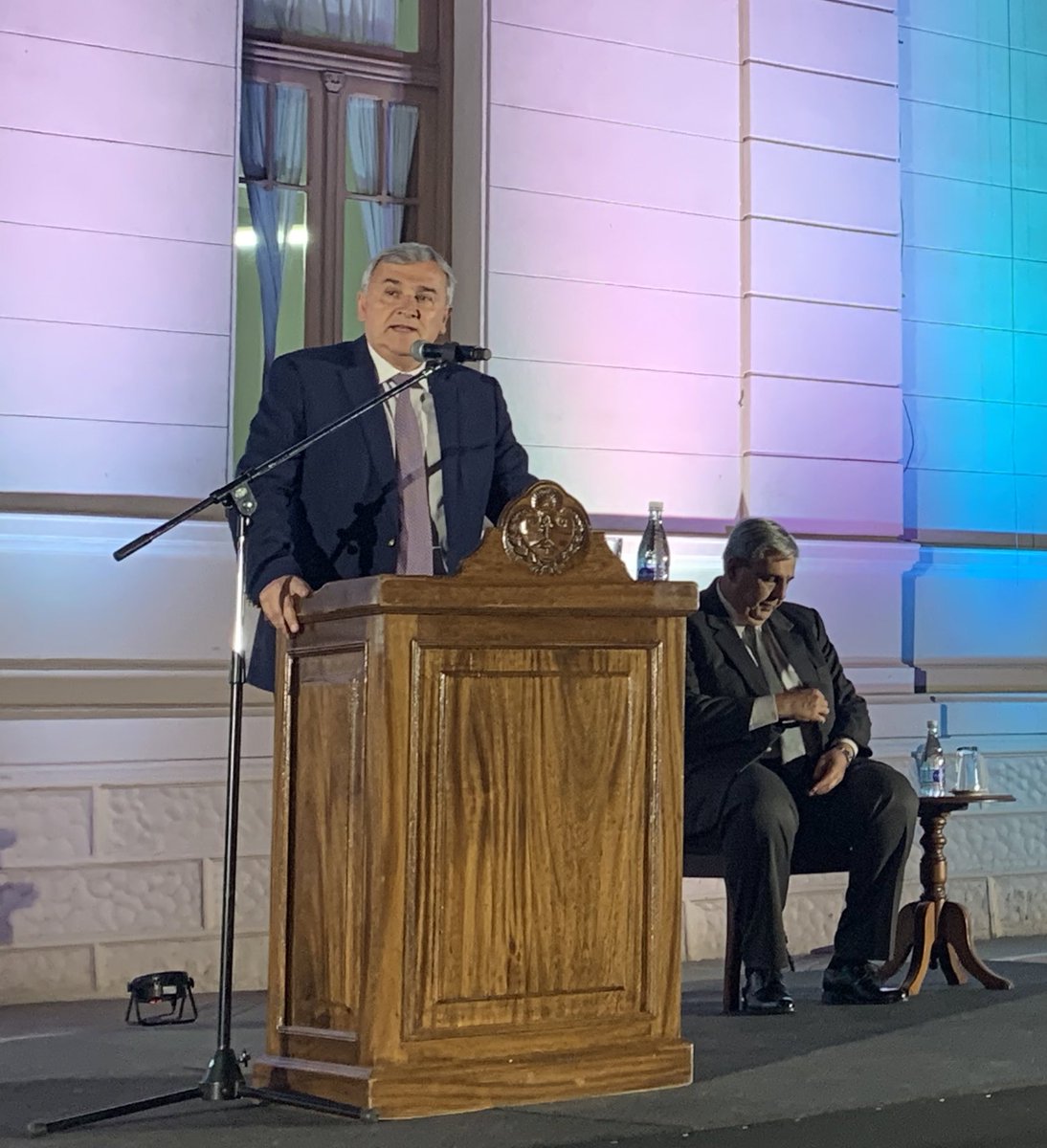 vickylunaok's tweet photo. Dos de los DERECHOS que propone para la #ReformaParcial @GerardoMorales y le dá rango #Constitucional es
📍“Protección y Cuidado de los Animales” y 
📍Prohibición expresa del #MaltratoAnimal https://t.co/nMwsDNU6d1