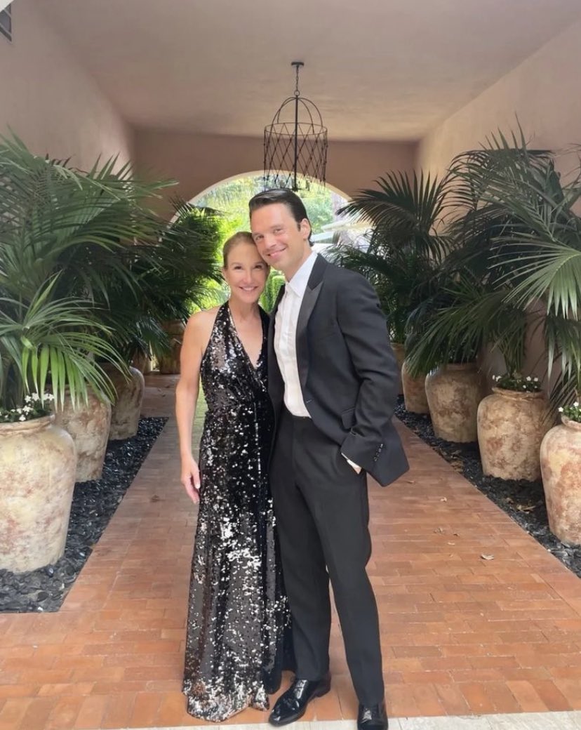 sebstanarchive's tweet photo. 📸 Sebastian Stan and his manager Emily Gerson ready for the Emmys! https://t.co/gNXu6iUj2V