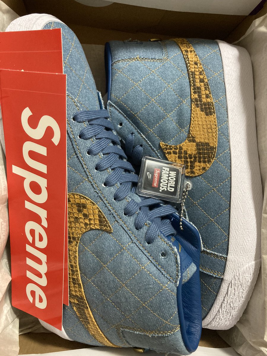 hirocky411's tweet photo. 昨日届きました!
初ブレザー👏
#supreme
#nike
#シュプリーム
#ナイキ
#blazermid https://t.co/DhnvsT6ZYf