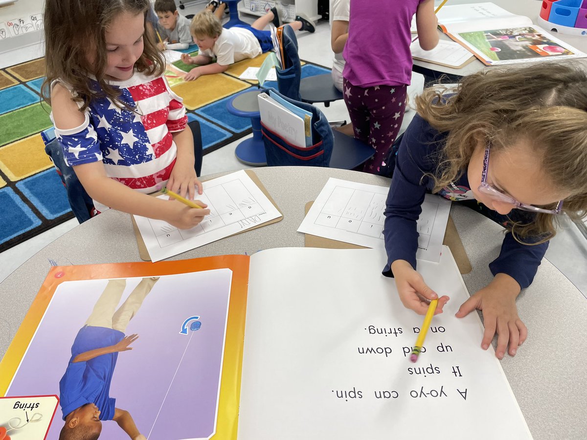 ReneeVarnum's tweet photo. Today during Phonics, we learned that vowels are special letters. These students did great with their “vowel hunt” and noticed that there are LOTS of vowels in books. #tcphonics https://t.co/CYUdc4SfDx