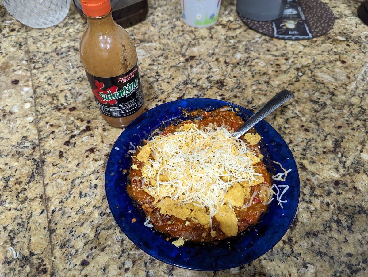 SpiritCat's tweet photo. Dressing up some Publix chilli for dinner. https://t.co/NmvnygLrrI