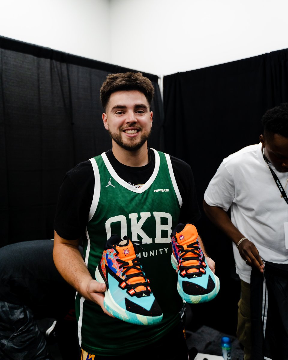 Heir_Company's tweet photo. yoo @DannyDBFL @_jayare23 @SouthpawGee @drofbgm @PACman @paxvr @HungarianHooper
@Cryptoitalianoo @adammosam RT if we should drop more @okaybears #NFTJAM photos?! ๐ https://t.co/BWivvClGMB