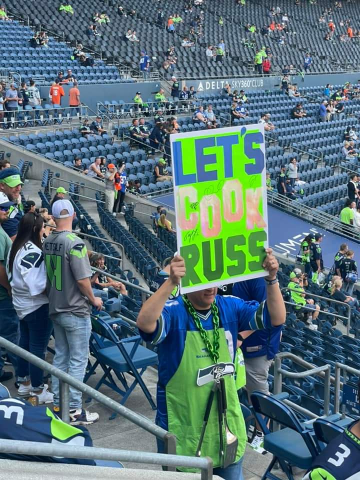 HitmanMundt's tweet photo. #LetsCookRuss
#Seahawks #MNF https://t.co/koFF1OqYiI