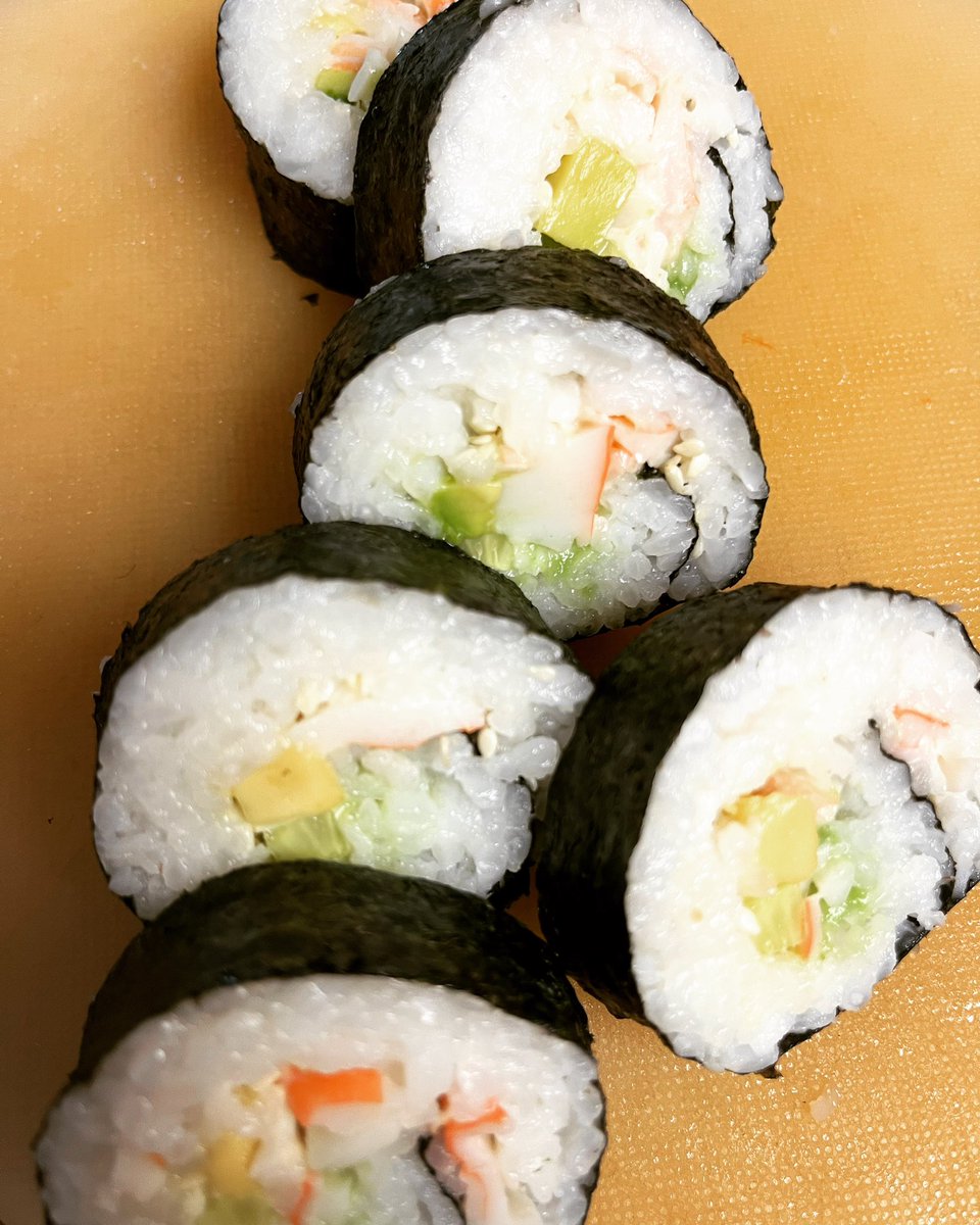 Sheilabeila33's tweet photo. My attempt at making California Rolls. @jettila #sushi #californiarolls https://t.co/Wr9SZbu3WU