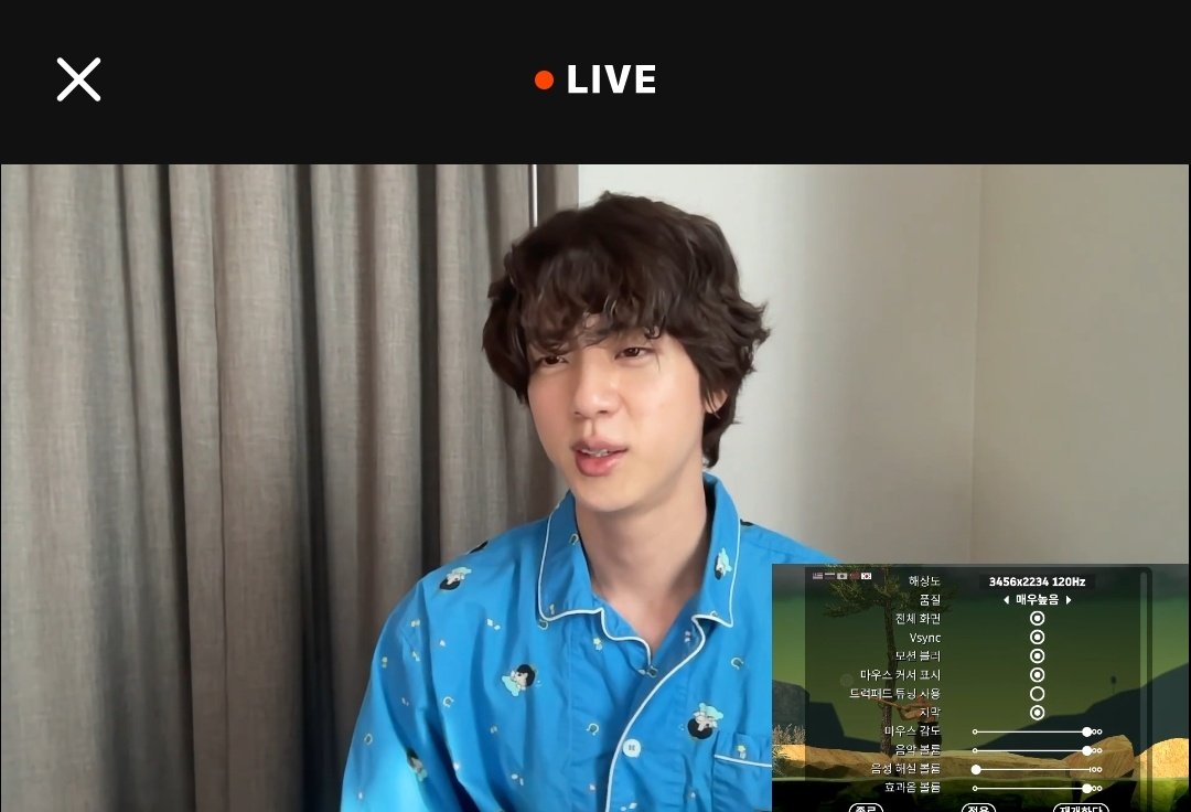 btschartsxdaily's tweet photo. JIN IS LIVE ON WEVERSE! https://t.co/likKWLWeSI