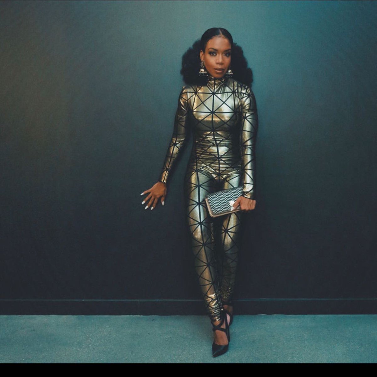 jessiefdukes's tweet photo. #MPTF #EveningBefore Event Last Night! #Ozark #Netflix #Emmys #EmmysWeekend
GO TEAM OZARK!!! See you all real soon!
#Stylist #mickeyboooom
๐ #savvystarbeauty
๐๐พโโ๏ธ #jtouch
๐
๐พ #dramaticnailsbyoniecia
๐ #georginajewelry
๐ #casadeiofficial
๐ธ #mfortphotography
๐ #DeMarQuet https://t.co/vz8mc9iPwz