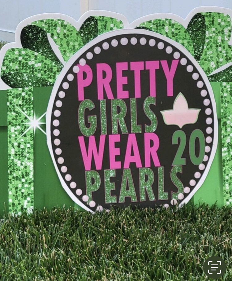 Lioness1908's tweet photo. Please support my pop-up shop!!  Proceeds help provide scholarships to graduating seniors in the Charlotte community.          https://t.co/i4dmFEBd85 https://t.co/a0TYDvOyvb