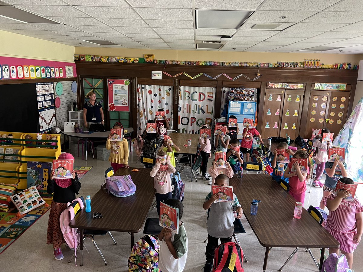 Julia4156's tweet photo. What an AMAZING day in kindergarten….we received our 1st book from our Scholastic Book Challenge! https://t.co/dO6BsLImp7