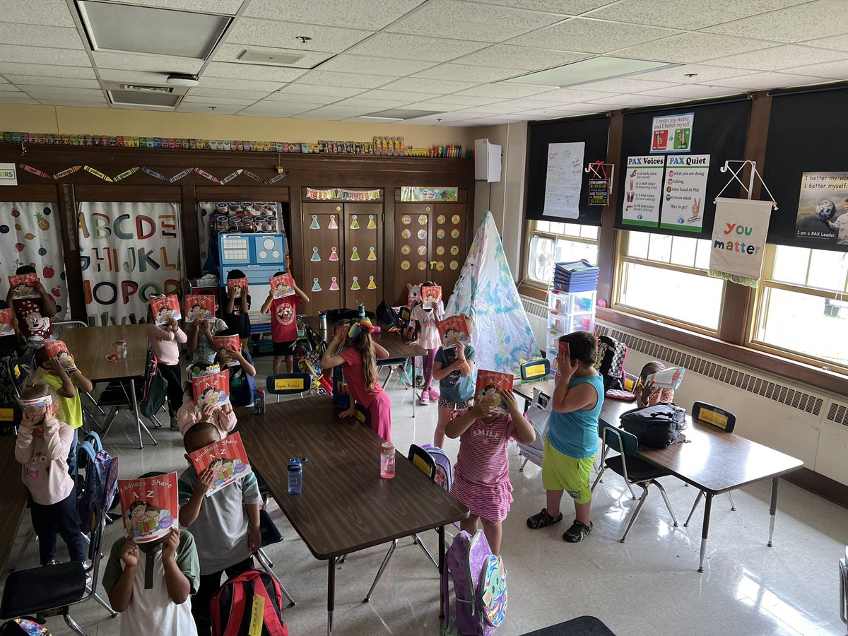 What an AMAZING day in kindergarten….we received our 1st book from our Scholastic Book Challenge!