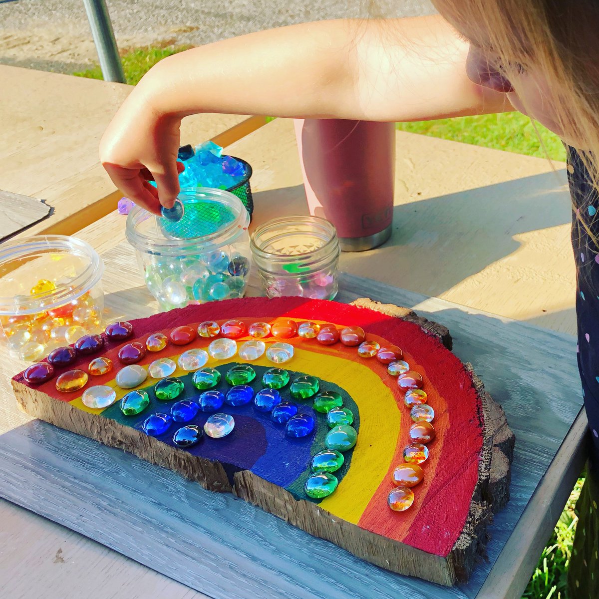 Rainbows are magical. 🌈

This wood cookie broke in half &amp; I was a bit bummed until I realized it would make a pretty spectacular rainbow. We painted it, put some loose parts with it, and poof… The children flocked, counted, sorted, designed, &amp; shared.

#fdk #tldsblearns