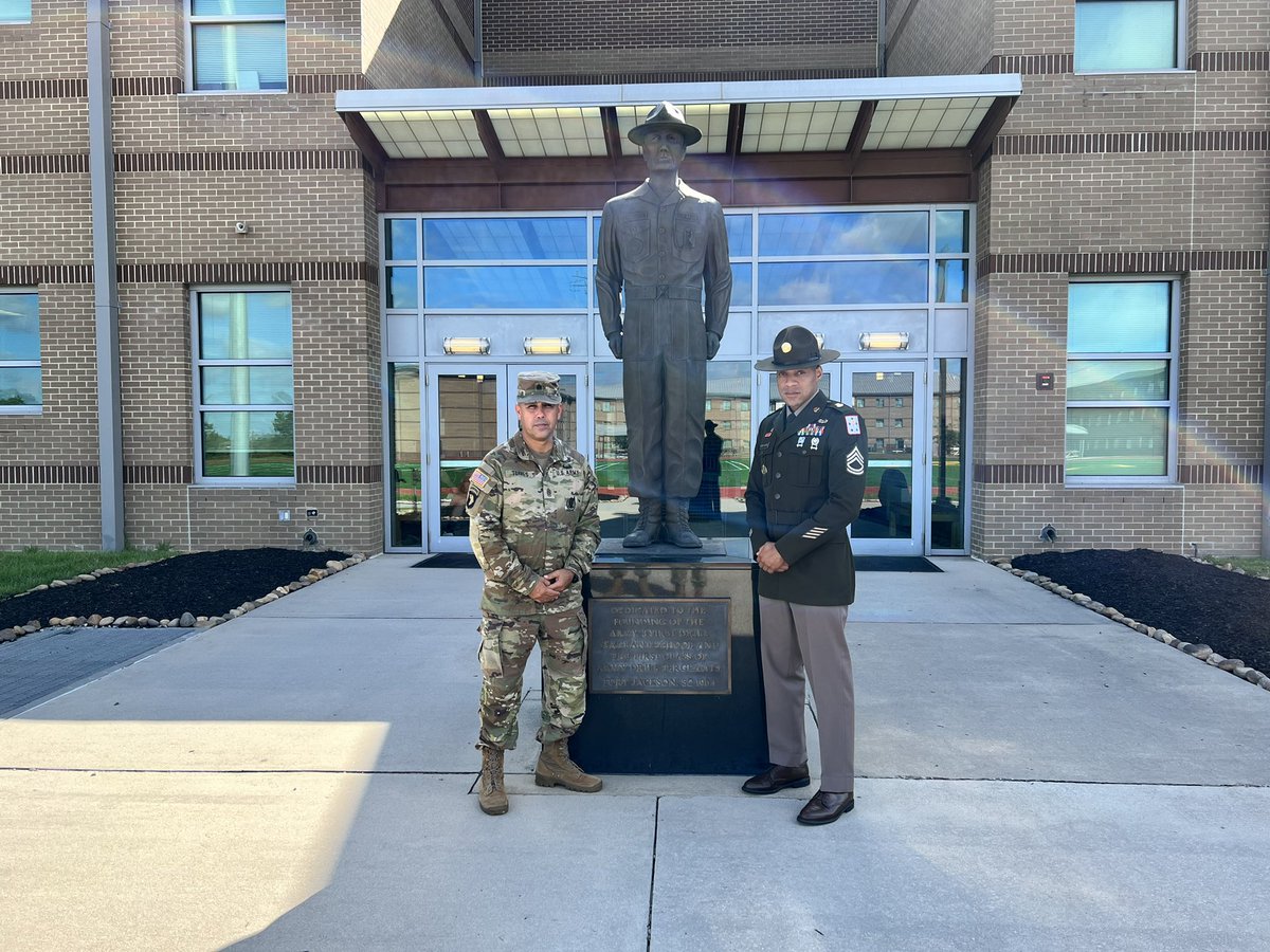 CASCOM_CSM's tweet photo. What a great visit to #FtJackson to support our @SCoE_CASCOM DSOY, DS Brown-Watkins! A true professional who is committed to excellence. #SupportStartsHere @TRADOC @USACIMT https://t.co/YAQgA7bQDM