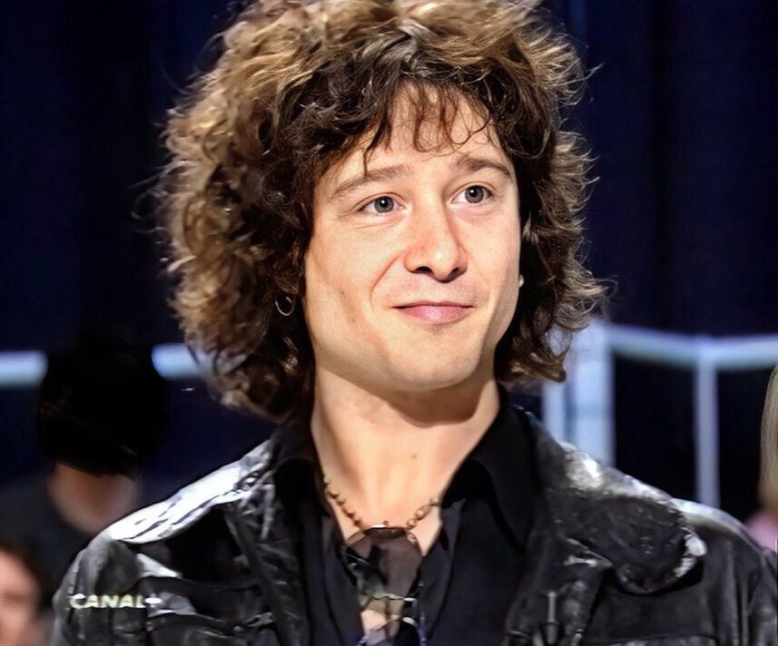 “Un día transcendió que me fui de vacaciones a Nicaragua 🇳🇮, solo con mi mochila, mi charango y mi libreta y volví con un montón de canciones nuevas que formarían, junto con las que escribí en Perú 🇵🇪, mi tercer álbum de estudio ‘El Viaje a Ninguna Parte’”

 - 𝐁𝐮𝐧𝐛𝐮𝐫𝐲 -