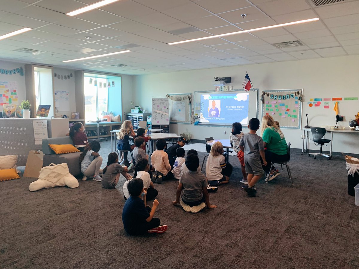 SmileyCounselor's tweet photo. Parents submitted pictures and information about their college/career—I loved getting to see students engage in this during morning meeting!! @MinettElem https://t.co/rs1hDwhJEJ