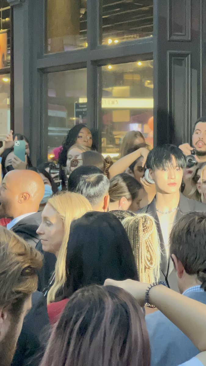 valboyjae's tweet photo. FACE CARD NEVER DECLINESSS #JENO #JENOwithPeterDo #JENOxVOGUE #NYFW https://t.co/adY2U8zqTo