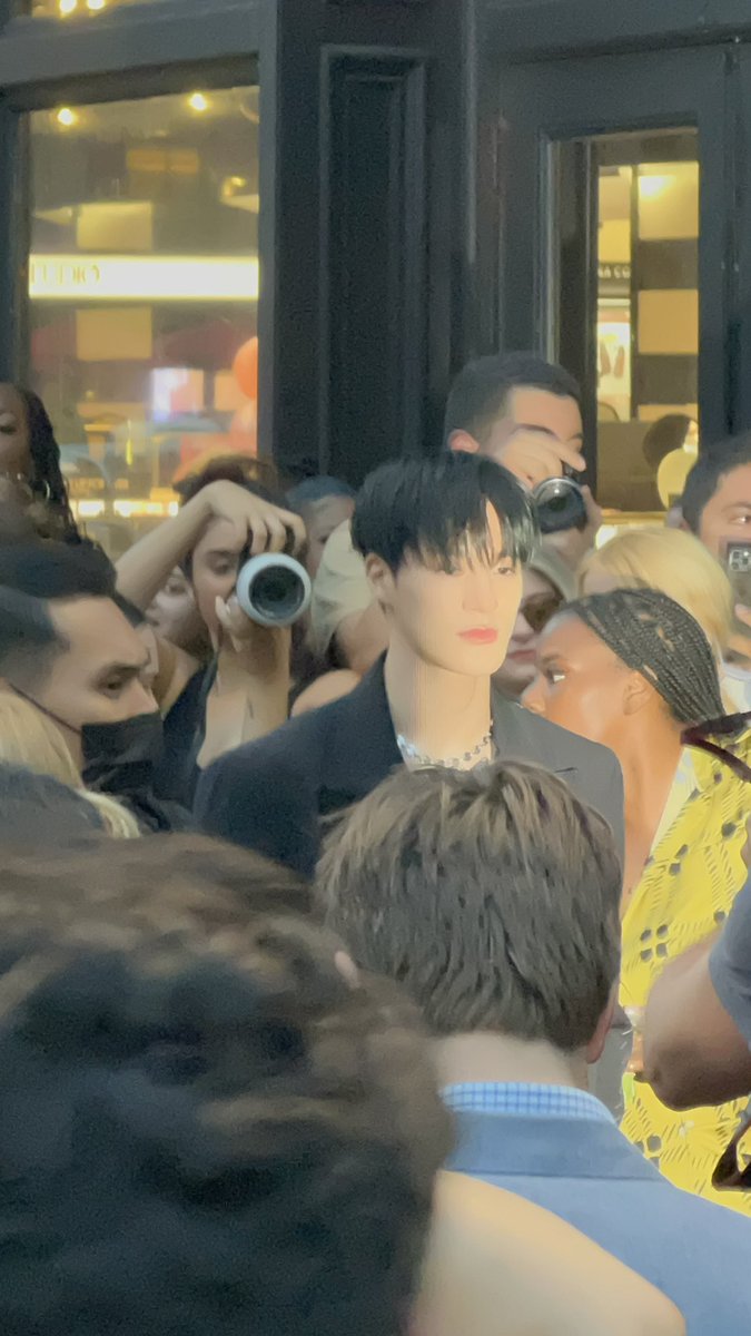 FACE CARD NEVER DECLINESSS #JENO #JENOwithPeterDo #JENOxVOGUE #NYFW