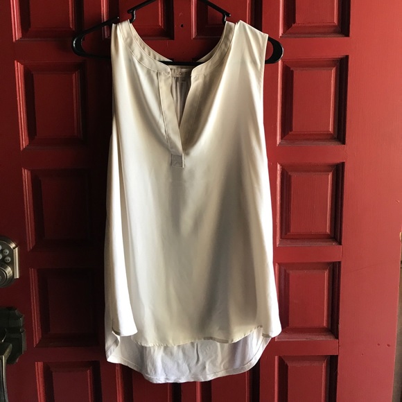jenbippp's tweet photo. So good I had to share! Check out all the items I'm loving on @Poshmarkapp #poshmark #fashion #style #shopmycloset #meettheposher #loft #blackhalo: https://t.co/2shMHPN8j8 https://t.co/ZnAj4SKedL