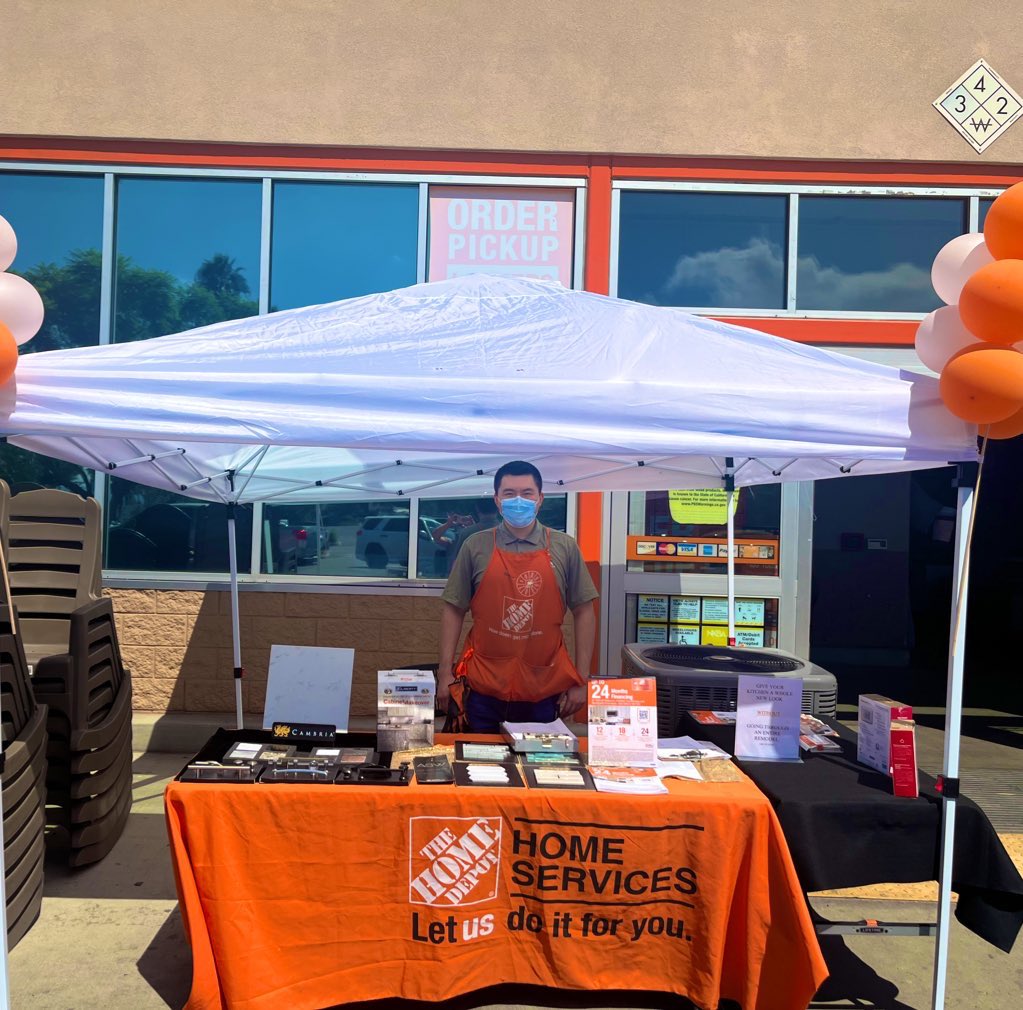 AlyssaVTHD's tweet photo. We had a pretty warm weekend, but that didn’t stop some of our amazing associates from getting outside to drive some services! S/O to DS Rocha, Sergio D21, and Brandon D26 for all your hard work this weekend. Way to bring ‘em in! 🧡🛠 #ServicesEvent #Specialty #HD1845 https://t.co/8hOIT62BY6