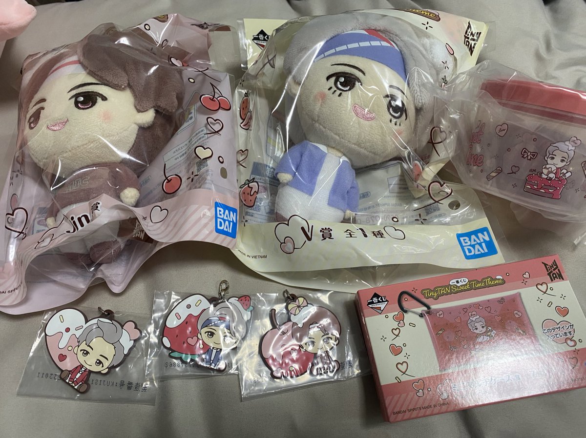 Yu66270599's tweet photo. @tos【買取･譲渡】一番くじ TinyTAN Sweet Time Theme ぬいぐるみ ラバーマスコット

譲) 画像参照

求) 定価＋送料(纏めて3900円＋送料)

バラ売りの場合
ぬいぐるみVは他から3点
ぬいぐるみJinは他から2点
合わせて買取お願い致します

口座送金確認後1〜2日で発送

#BTS  
#BTS交換 
#TinyTAN https://t.co/b20F4rTeR4