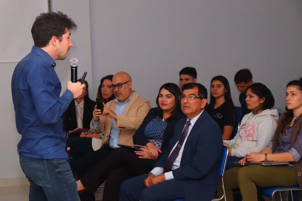 vivicascom's tweet photo. ✅#KevinGoetz, nos explica con todo el dinamismo que le caracteriza, qué utilidad podemos darle al #AtlasAMA📚 https://t.co/hRXHmy9zyb