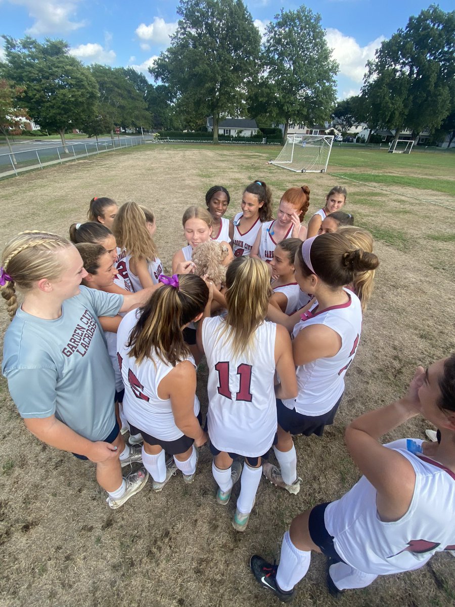 MrsCamGC's tweet image. So proud of #GCJVFH on the first win of the season! We loved our  special guest who greeted us at warmups 🐶 #HEYRED @Garden_City_HS @GC_ATHLETICS_