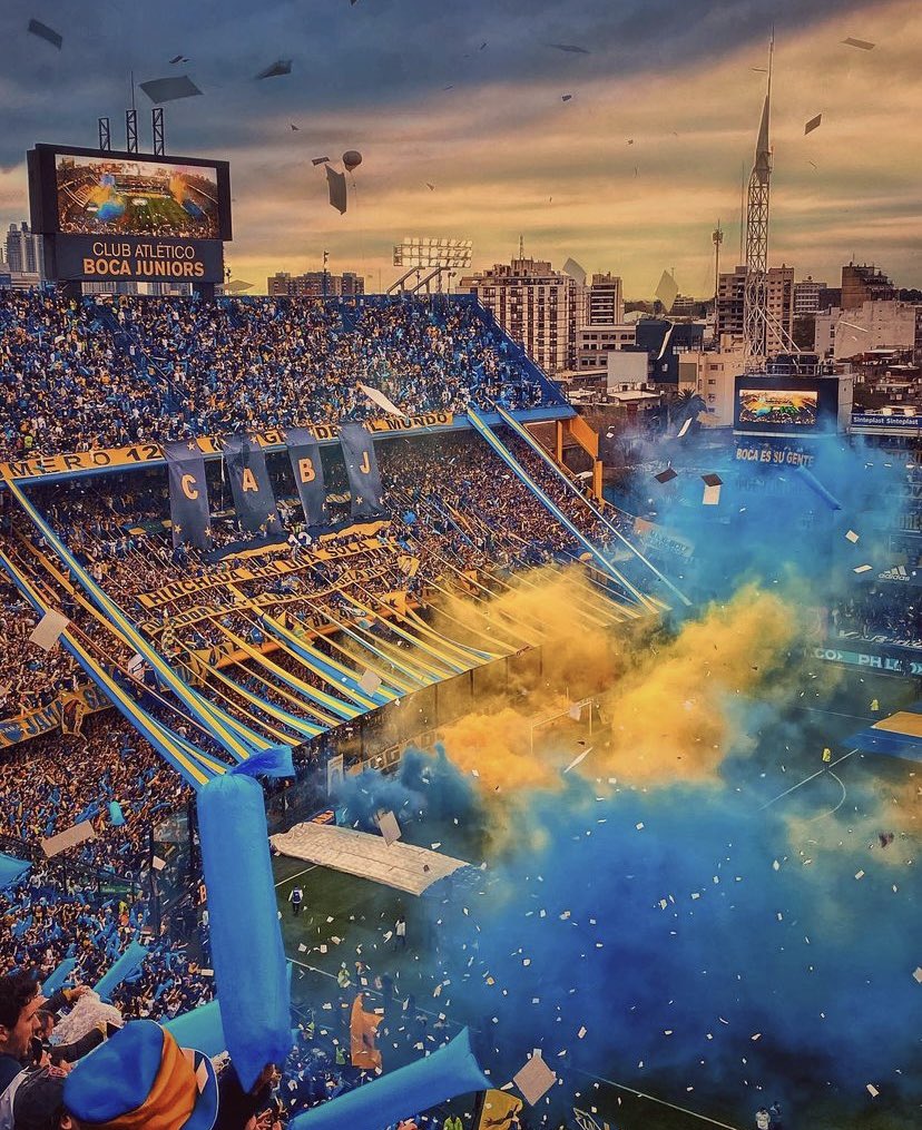 Sale Boca Juniors a la cancha para disputar el Superclásico vs River. Y explota la Bombonera. Espectáculo. 
[📸 serlanye IG]