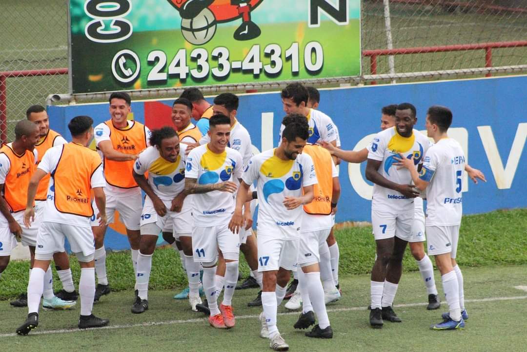 Escorpiones1907's tweet photo. FINAL: Aserrí 2-3 Escorpiones

😍💙 ¡Nos llevamos otra victoria en el Rafael Bolaños! ⚽️💥 ¡Seguimos con nuestro objetivo intacto! Esta es nuestra familia 💙💛💙💛💙💛💙💛 https://t.co/SttixjeFpJ